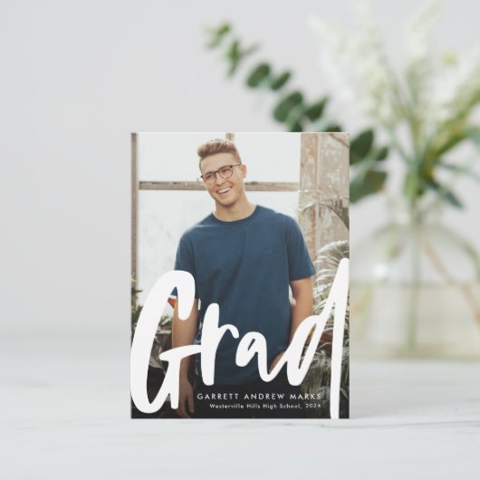 はっきりしたトレンディー卒業式はがき インビテーションポストカード (スタンド正面)