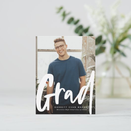 はっきりしたトレンディー卒業招待状 インビテーションポストカード (スタンド正面)