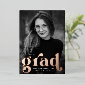 はっきりしたバラ金ゴールドタイポグラフィ卒業発表 箔招待状 (立ち正面)