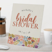 はっきりしたフローラブライダルシャワーまたは結婚の 台座サイン (インサイチュ)