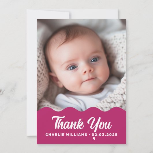 はっきりしたブルゴーニュ波フォトピンク新生児 サンキューカード (正面)