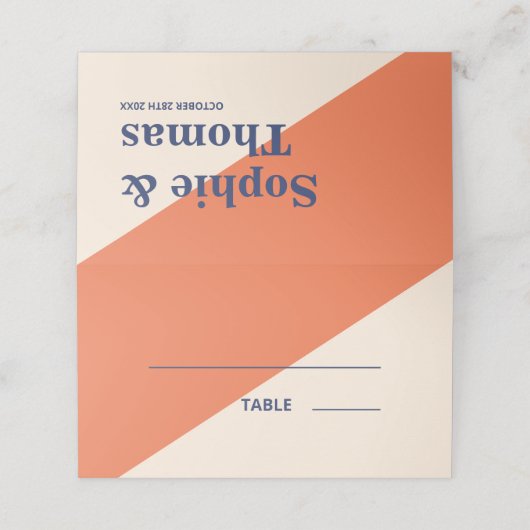 はっきりしたモダン結婚タイポグラフィのアプリコットクリームネイビー プレイスカード (外部開封)
