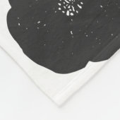 はっきりしたレトロの花模様(白黒) フリースブランケット (角)