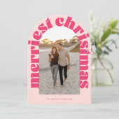 はっきりしたレトロピンクフォトメリーアーチホリデーカード 招待状 (スタンド正面)