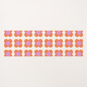 はっきりしたレトロポップ・アートの花柄ピンクとオレンジ ヨガマット (裏面(横))