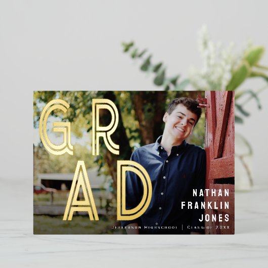 はっきりしたレトロ卒業写真フォイル発表 箔招待状 (立ち正面)