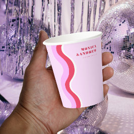 はっきりしたレトロ波の審美的ピンクと赤結婚の 紙コップ