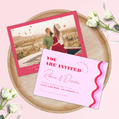 はっきりしたレトロ波曲線ストライプピンクと赤結婚の 招待状