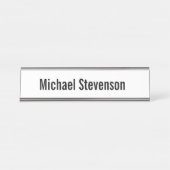 はっきりした文字白黒プパーソナライズされたランモダン デスクネームプレート (正面)