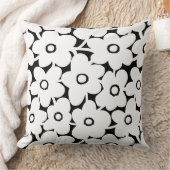 はっきりした花 – 黒に白 クッション (ブランケット)