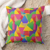はっきりした鮮やかカラフル三角形パターン（の模様が）ある クッション (ブランケット)