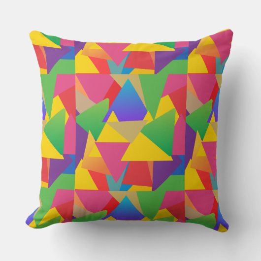 はっきりした鮮やかカラフル三角形パターン（の模様が）ある クッション (正面)