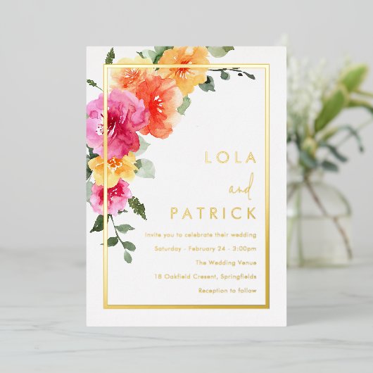 はっきりした鮮やかカラフル結婚フローラ金ゴールド 箔招待状 (立ち正面)