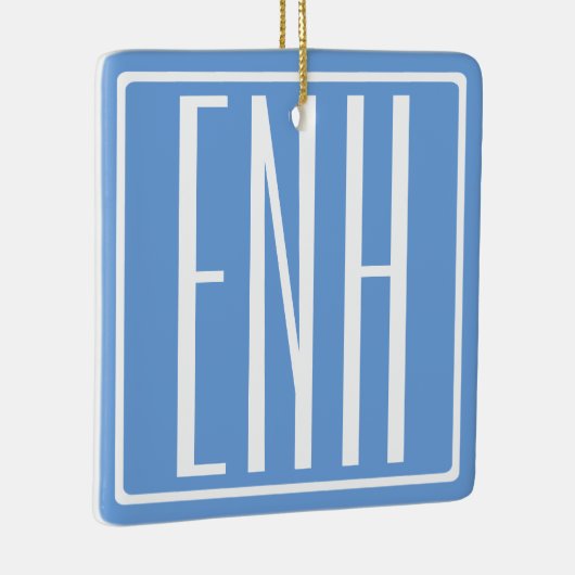 はっきりした3モダンイニシャルモノグラム |ソフトブルー セラミックオーナメント (右)