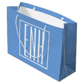 はっきりした3モダンイニシャルモノグラム |ソフトブルー ラージペーパーバッグ (裏面アングル)