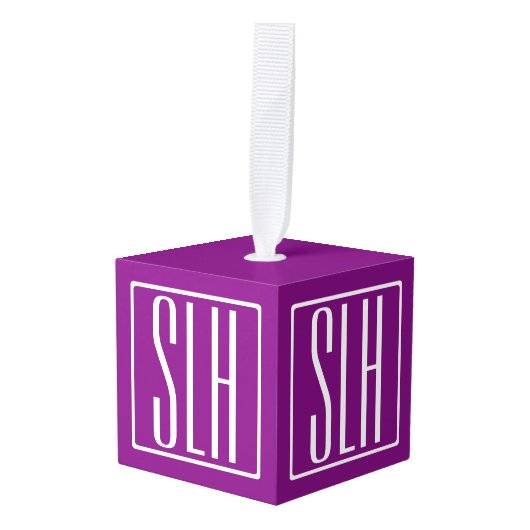 はっきりした3モダンイニシャルモノグラム |白と紫 キューブオーナメント (正面アングル)