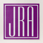 はっきりした3モダンイニシャルモノグラム |白と紫 ジグソーパズル<br><div class="desc">白い文字と紫の上の白いフレーム（変更可能な背景色）。</div>