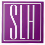 はっきりした3モダンイニシャルモノグラム |白と紫 タイル<br><div class="desc">白い文字と紫の上の白いフレーム(変更可能な背景色)。</div>