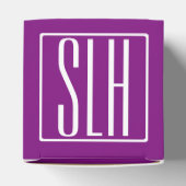 はっきりした3モダンイニシャルモノグラム |白と紫 フェイバーボックス (上部)