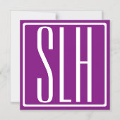 はっきりした3モダンイニシャルモノグラム |白と紫 マグネット招待状 (正面)
