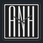 はっきりした3モダンイニシャルモノグラム |黒の上に白 スクエア壁時計<br><div class="desc">クラッシーはっきりした、&モダン.</div>