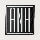 はっきりした3モダンイニシャルモノグラム |黒の上に白 タペストリー (正面)