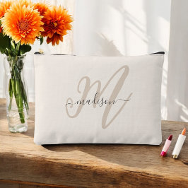 はっきりしたBeige名スタイリッシュとモノグラムのスクリプト アクセサリーポーチ