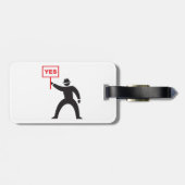 はっきりしたYesサインミニマルなステッキのフィギュアの抗議 ラゲッジタグ (裏面横)