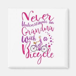 ばあちゃんに自転車を使って甘く見なカッコいいい マグネット