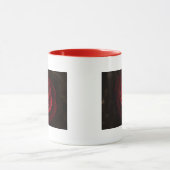 ばら色のつる植物のハートパターン花の平和愛運命 マグカップ (中央)