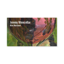 ばら色のワイングラスのブドウ園