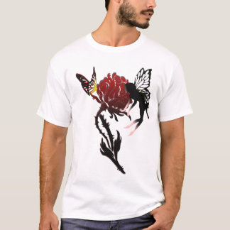ばら色の上の妖精そして蝶 Tシャツ