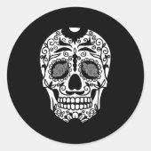 ばら色の目が付いている白黒砂糖のスカル ラウンドシール (正面)