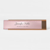 ばら色の金ゴールドのグリッターの書道の文字のエレガントなモダン デスクネームプレート (正面)