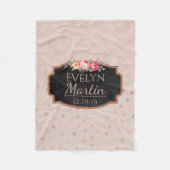 ばら色の金ゴールドのシェブロンの水玉模様|のモノグラムのな花柄 フリースブランケット (正面)