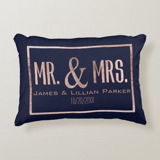 ばら色の金ゴールドの氏および夫人濃紺のモノグラムの結婚式 アクセントクッション (正面)