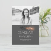 ばら色の金ゴールドの羽のグリッターの写真の卒業パーティー 招待状 (スタンド正面)