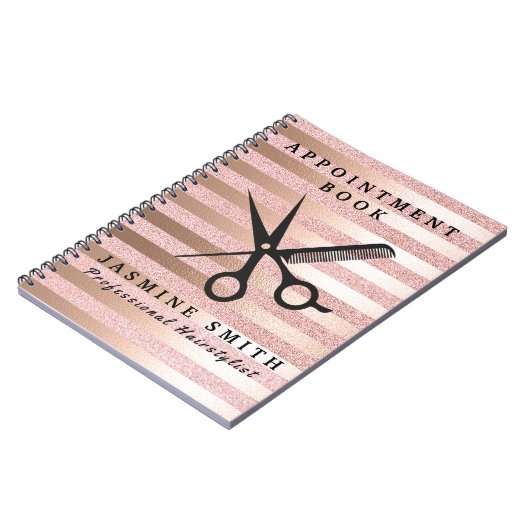 ばら色の金ゴールドホイルのはさみおよび櫛のロゴの美容師 ノートブック (左側)