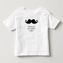ひげが生えるのを待っている Tシャツ