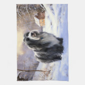 ひげのあるコリーで雪のクリスマスを過ごす キッチンタオル (縦)