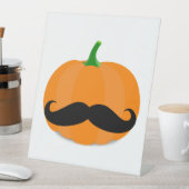 ひげのあるハロウィーンのカボチャ 台座サイン (インサイチュ)