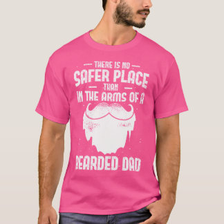 ひげのある人の腕ほど安全な場所はない Tシャツ
