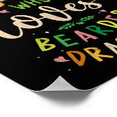 ひげを生やしたドラゴンが大好きな女の子 ポスター (角)