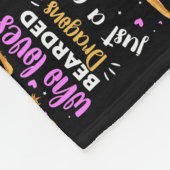 ひげを生やした龍が大好きな女の子が髭を生やした フリースブランケット (角)