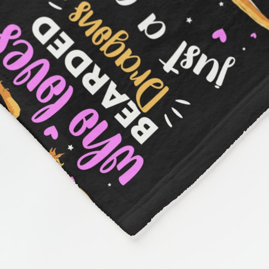 ひげを生やした龍が大好きな女の子が髭を生やした フリースブランケット (角)