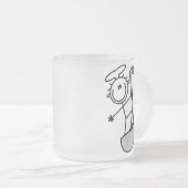 ひしゃくを持つ棒の姿のシェフ フロストグラスマグカップ (正面右)