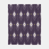 ひし形の幾何学的形状を持つシームレスなパットを持つ民族 フリースブランケット (正面)