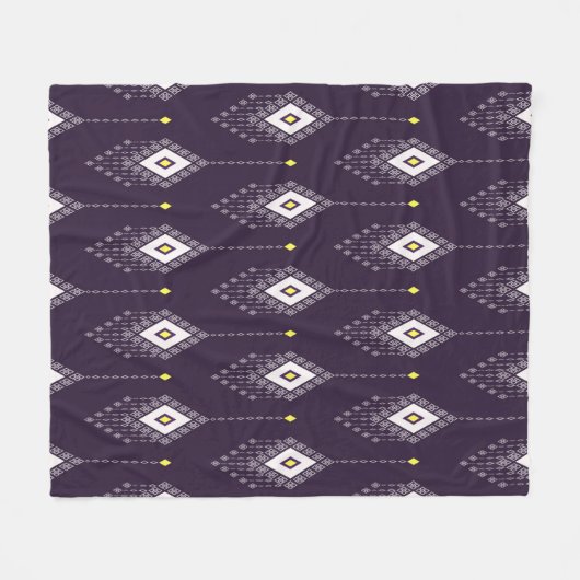 ひし形の幾何学的形状を持つシームレスなパットを持つ民族 フリースブランケット (正面(横))