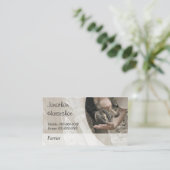 ひづめに靴を釘付けしている蹄鉄工 名刺 (スタンド正面)