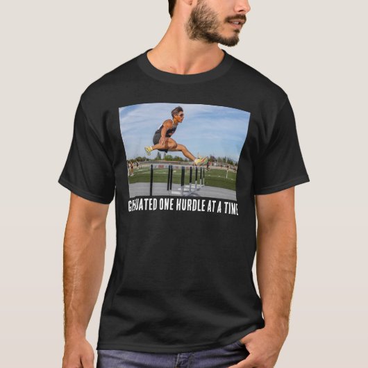 ひとつずつハードルを越えて卒業 Track Field Tシャツ (正面)